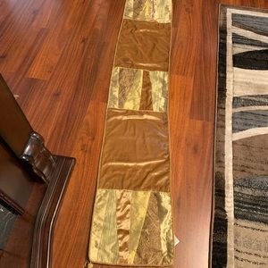 Gorgeous table runner